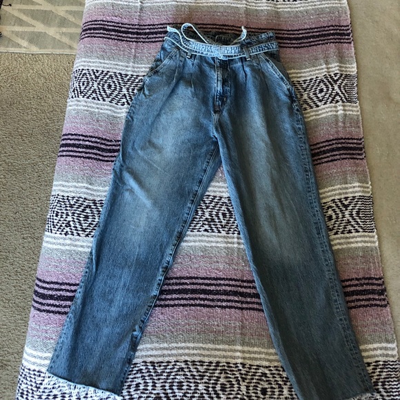 Like-New A&F “Paper Bag” Style Mom Jean, throwback - Picture 2 of 10